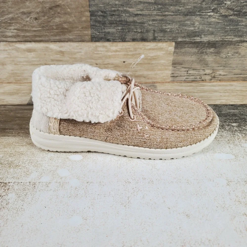Hey Dude Wendy Fold Brushed Cozy Mens Loafers Shoes Sz 9 Ivory Round Toe Comfort